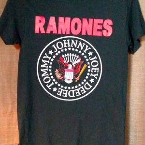 Ramones band t shirl